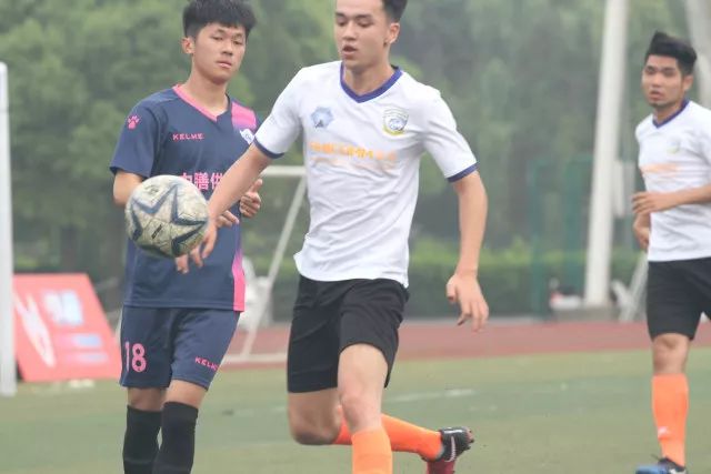 郑钦文在中网的换鞋风波，揭示了商业与运动的复杂关系